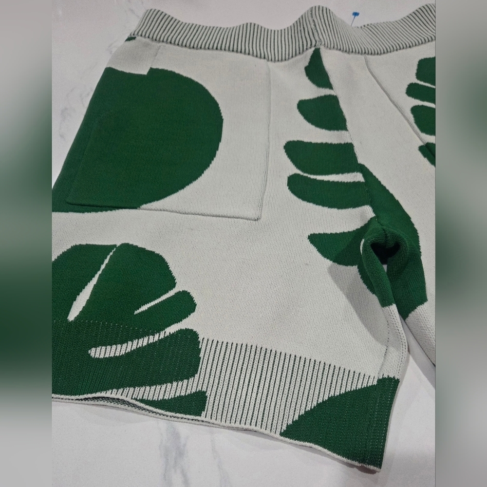 By Egreis Women's Shorts Size Large  Beige And GREEN NWOT. - Picture 5 of 14